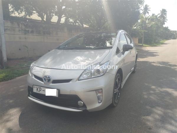 Toyota Prius 3RD GEN car for Rent