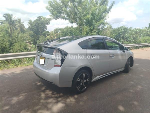 Toyota Prius 3RD GEN car for Rent