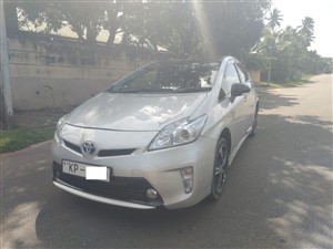 Toyota Prius 3RD GEN car for Rent