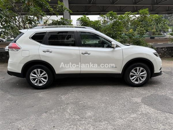 Nissan X Trail Hybrid SUV For Rent