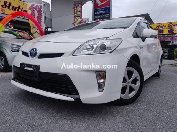 Toyota Prius 3RD Gen Car For Rent