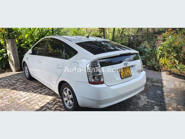 Toyota Prius for Rent – Daily, Weekly & Monthly with in Colombo  & Gampaha .