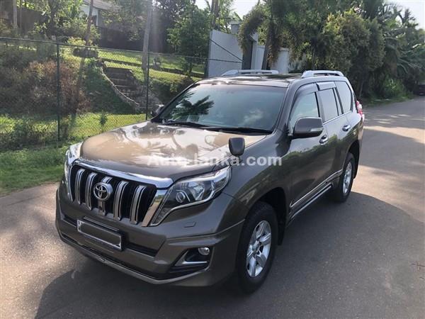 Rent a Car Land Crusier  PARDO 150