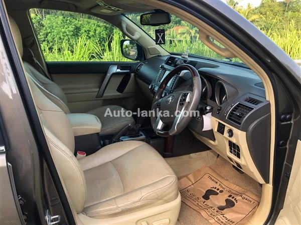Rent a Car Land Crusier  PARDO 150