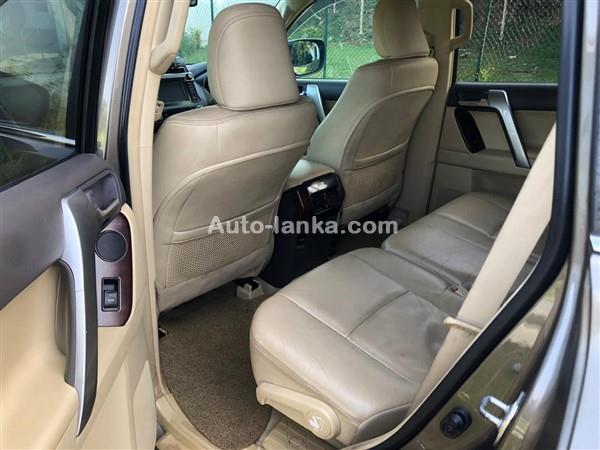Rent a Car Land Crusier  PARDO 150