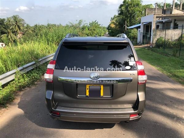 Rent a Car Land Crusier  PARDO 150
