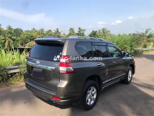 Rent a Car Land Crusier prado 150