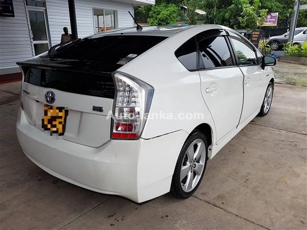 Toyota prius available for rent