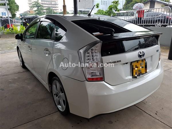 Toyota prius available for rent